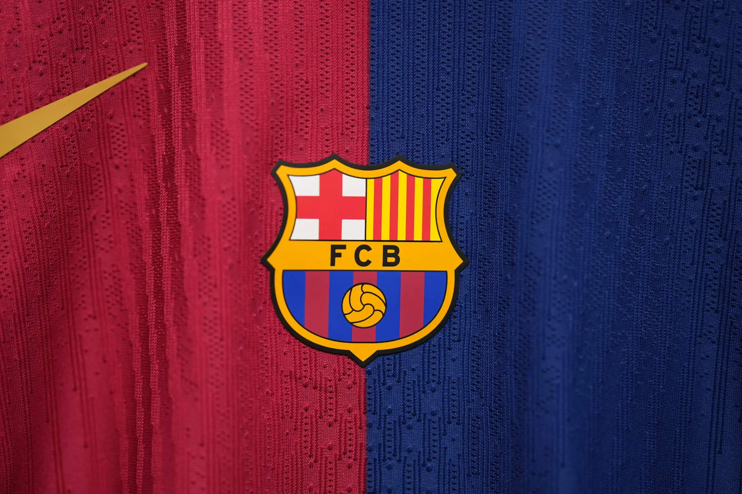 جماهير برشلونة تتطلع إلى تصميم القميص الجديد للموسم 2026-27