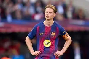 فrenkie de Jong: العمود الفقري لبرشلونة في أوقات الشدة