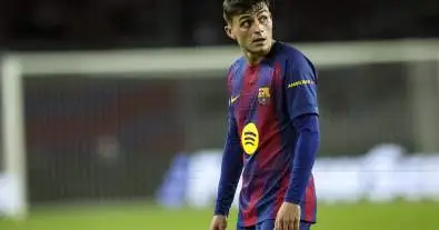 لاعب شاب يلفت أنظار النجم في برشلونة