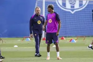 مدرب برشلونة يطمئن الجماهير حول حالة الشاب لامين يامال ويعلق على اقتراح تغيير مركزه