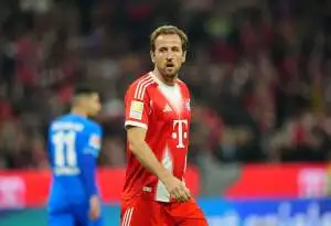 إشاعات الانتقال: اللاعب الإنجليزي يتجاهل عرض برشلونة ويؤكد التزامه بفريقه