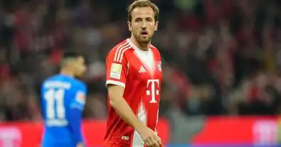 إشاعات الانتقال: اللاعب الإنجليزي يتجاهل عرض برشلونة ويؤكد التزامه بفريقه