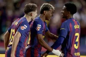 بداية جديدة لبرشلونة: دعم زملاء لامين يامال بعد الانتصار على إلتشي