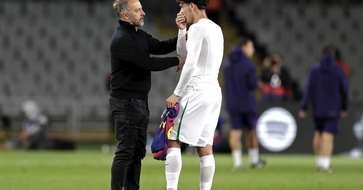 حوار مثير بين مدرب برشلونة ولاعب سابق بعد مواجهة مثيرة