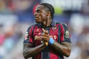 رد فعل رئيس ليفانتي على اهتمام برشلونة بإيتا إيونغ