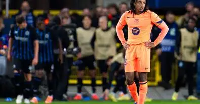 تحديات كوندé: أداء متقلب في برشلونة وتأثيره على منتخب بلاده