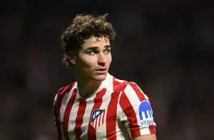 النجم الأرجنتيني يعلق على شائعات الانتقال إلى برشلونة