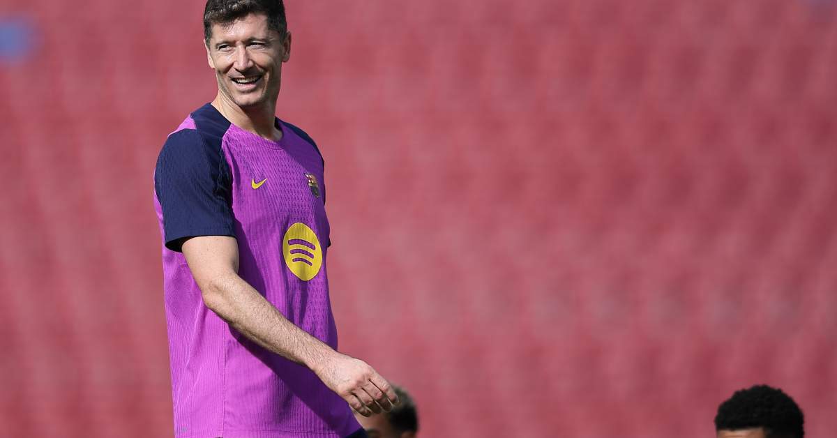 عودة برشلونة إلى كامب نو: تدريبات مفتوحة وتكهنات حول مستقبل ليفاندوفسكي