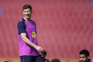 عودة برشلونة إلى كامب نو: تدريبات مفتوحة وتكهنات حول مستقبل ليفاندوفسكي