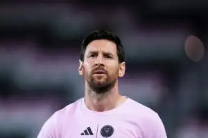 زيارة مفاجئة تثير الجدل في معقل برشلونة