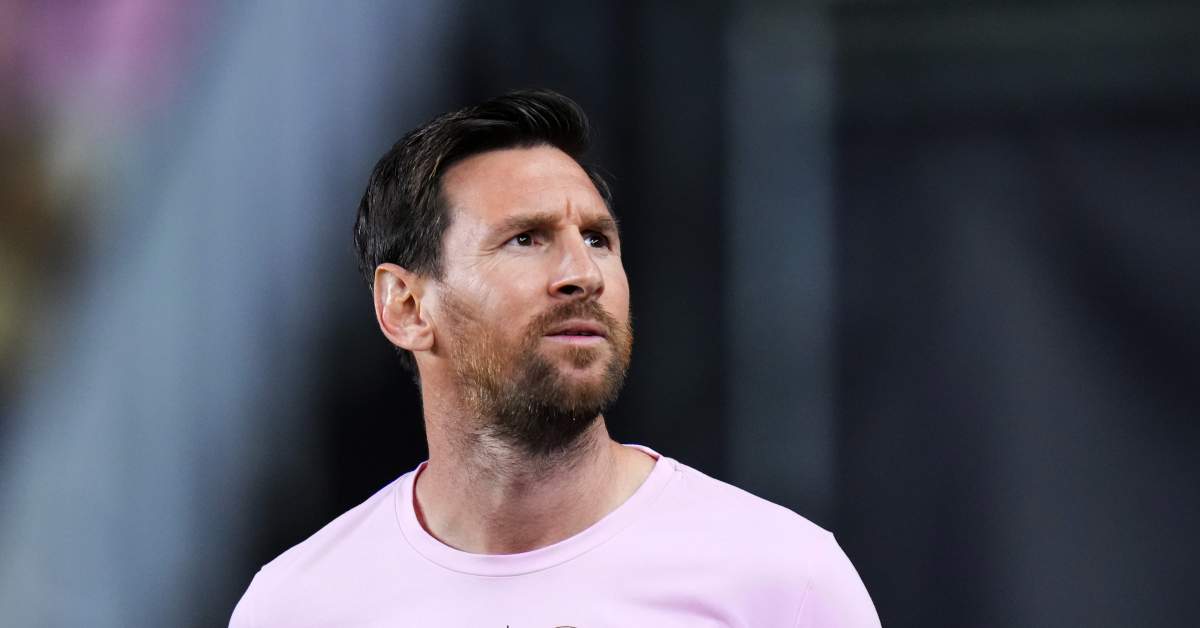 رسالة مؤثرة بعد زيارة غير متوقعة إلى ملعب كامب نو