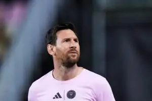 رسالة مؤثرة بعد زيارة غير متوقعة إلى ملعب كامب نو