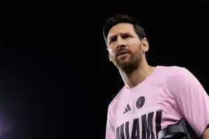 زيارة مفاجئة إلى كامب نو تثير حماس مشجعي برشلونة