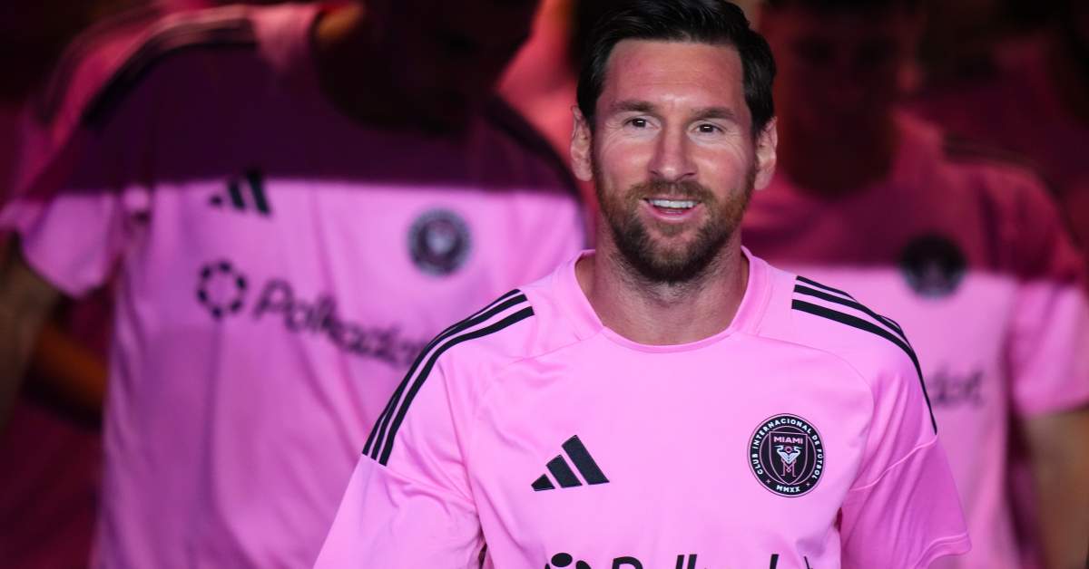 عودة مدهشة للاعب بارز في برشلونة وزيارة مؤثرة لنجم النادي السابق