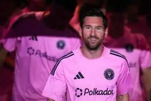 عودة مدهشة للاعب بارز في برشلونة وزيارة مؤثرة لنجم النادي السابق