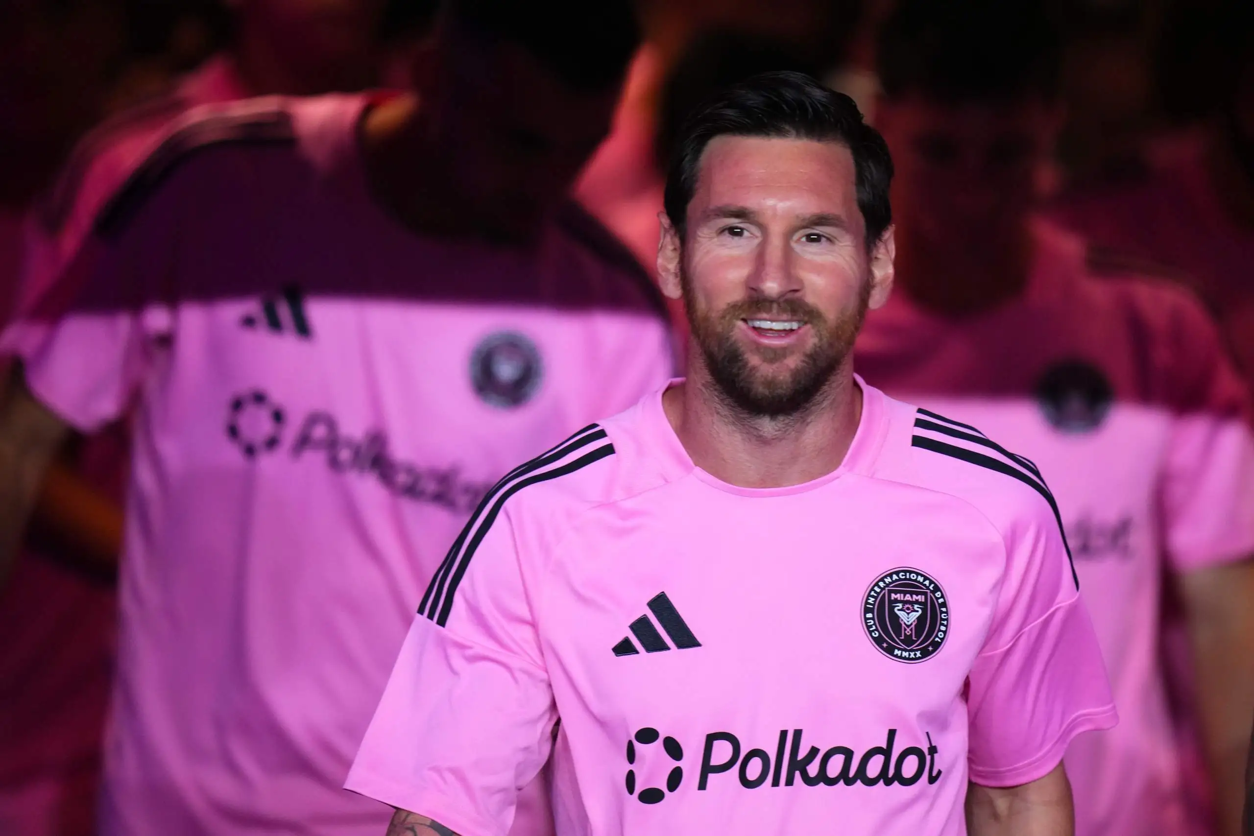عودة مدهشة للاعب بارز في برشلونة وزيارة مؤثرة لنجم النادي السابق