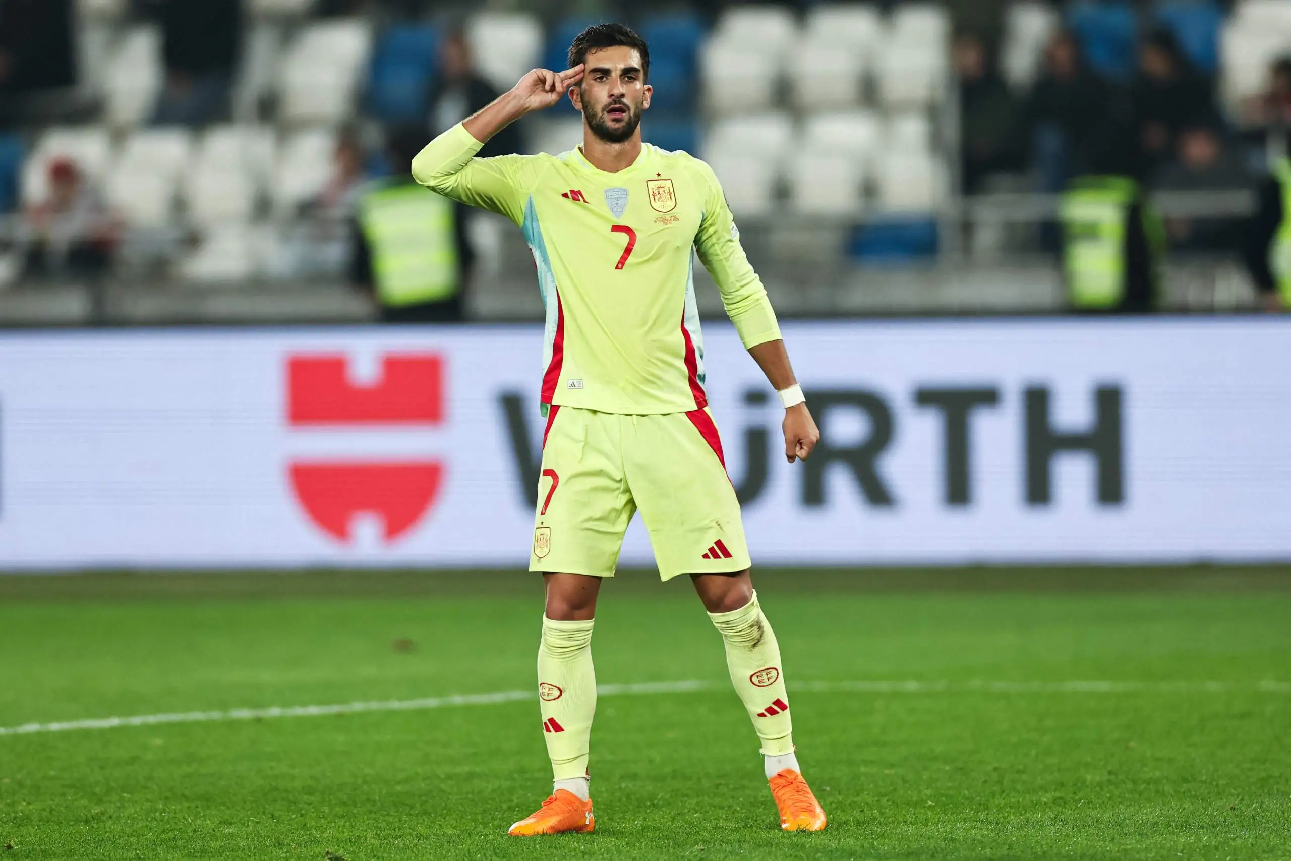 فاران توريس يحقق إنجازًا تاريخيًا مع منتخب إسبانيا