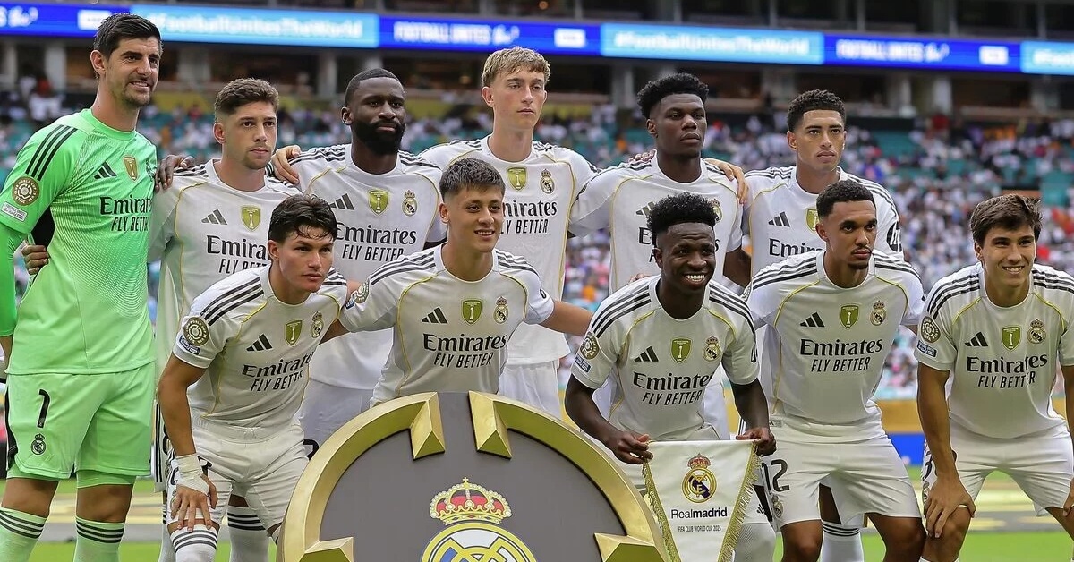 غرفة ملابس ريال مدريد تشعر بالإحباط من تفضيل تشابي ألونسو لهذا اللاعب رغم تراجع مستواه