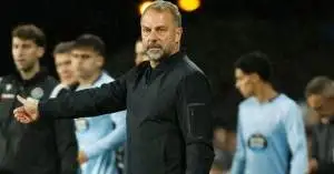 هانسي فليك يكشف المتهمين الرئيسيين وراء مشاكل برشلونة!