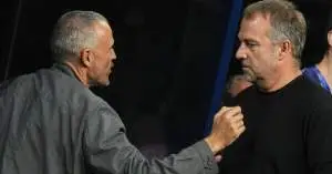 هانسي فليك يقطع الطريق على لويس إنريكي ويضغط على برشلونة لتجديد عقد نجم الفريق!