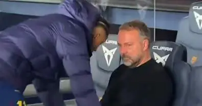 هل يواجه فليك أزمة مع برشلونة؟ أزمة داخل الفريق بعد الفوز الصعب على ألافيس وأزمة كبيرة تلوح في الأفق
