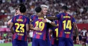 خلاف حاد بين ثنائي برشلونة يفجر الأجواء داخل غرفة الملابس!