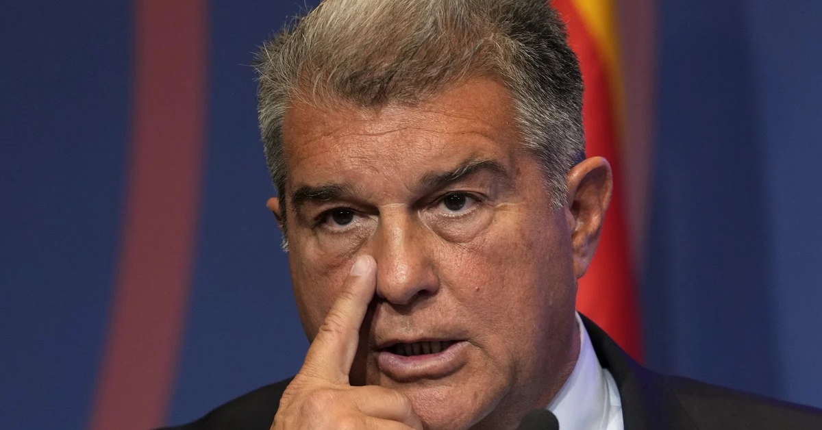 لابورتا يضع نجم برشلونة أمام خيار صعب: خفض راتبك أو الرحيل!