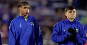 لامين يامال وبيدري يدعمانه ويطلبان منه الصبر… لكن وضعه في برشلونة أصبح غير مريح تمامًا!