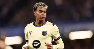 لامين يامال يوجه رسالة حاسمة لإدارة برشلونة: طلب عاجل بالتوقيع مع مهاجم عالمي بعد كارثة ستامفورد بريدج!