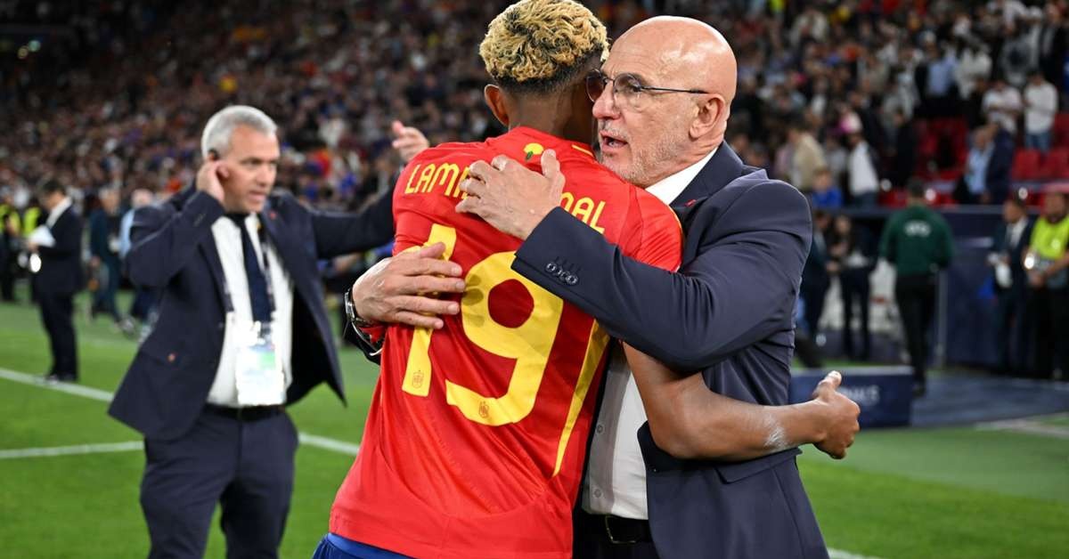 لويس دي لا فوينتي يفعل مع لامين يامال ما لا يجرؤ فليك على فعله في برشلونة!