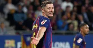 ليفاندوفسكي يتدخل بعد سلوك غير متوقع من نجم برشلونة: تحذيرات قوية لمستقبل اللاعب!