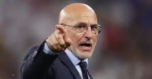 مفاجأة في منتخب إسبانيا: لويس دي لا فوينتي لا يستدعي نجم ريال مدريد رغم تألقه اللافت!