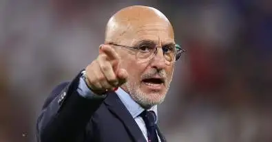 مفاجأة في منتخب إسبانيا: لويس دي لا فوينتي لا يستدعي نجم ريال مدريد رغم تألقه اللافت!