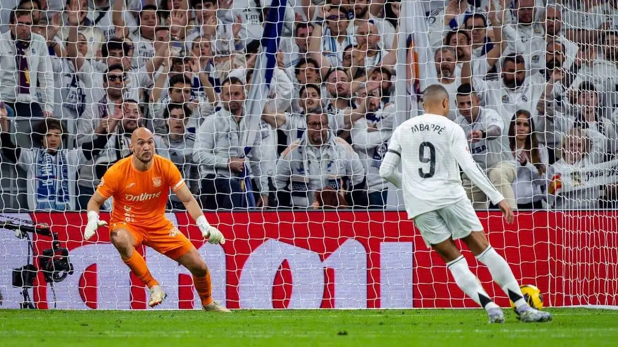 موجة غضب في برشلونة بسبب تصاعد منح ركلات الجزاء لريال مدريد: هل تتحكم الحكام في مصير الليجا؟