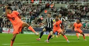 نيوكاسل يُفاجئ برشلونة بعرض ضخم لضم نجم هجومي.. هل ينجح في إتمام الصفقة؟