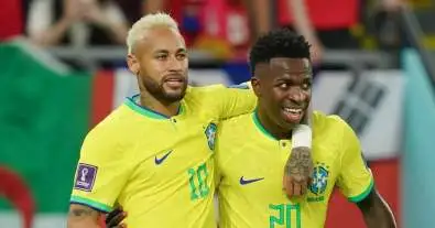 نيمار يفاجئ فينيسيوس بنصيحة حاسمة: هل يتبعها ويستمر مع ريال مدريد أم يغير مساره؟