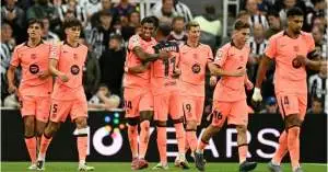 قرار غريب في برشلونة يثير الجدل: لاعب موهوب يتجاهله فليك وسط أزمة الفريق