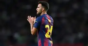 قرار حاسم من فليك يهز دفاع برشلونة: إريك غارسيا يطيح بنجم الفريق من التشكيلة الأساسية!