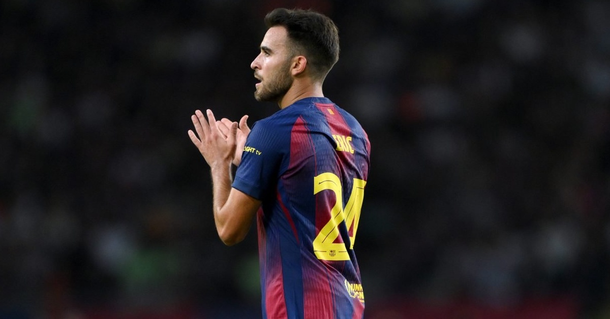 قرار حاسم من فليك يهز دفاع برشلونة: إريك غارسيا يطيح بنجم الفريق من التشكيلة الأساسية!