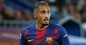 رافينيا يثير أزمة كبرى في غرفة الملابس قبل 24 ساعة من مباراة برشلونة وأتلتيك بلباو!