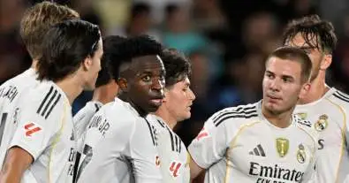 ريال مدريد يحدد سعرًا ضخمًا لنجم الفريق… هل حان وقت الرحيل بعد الخلافات مع المدرب؟