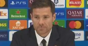 تشابي ألونسو يبقيه خارج التشكيلة الأساسية أمام ليفربول الليلة… واللاعب يقترب من المغادرة!