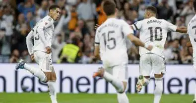 تشابي ألونسو يُعبّر عن غضبه من نجم ريال مدريد رغم الفوز الكبير على فالنسيا!