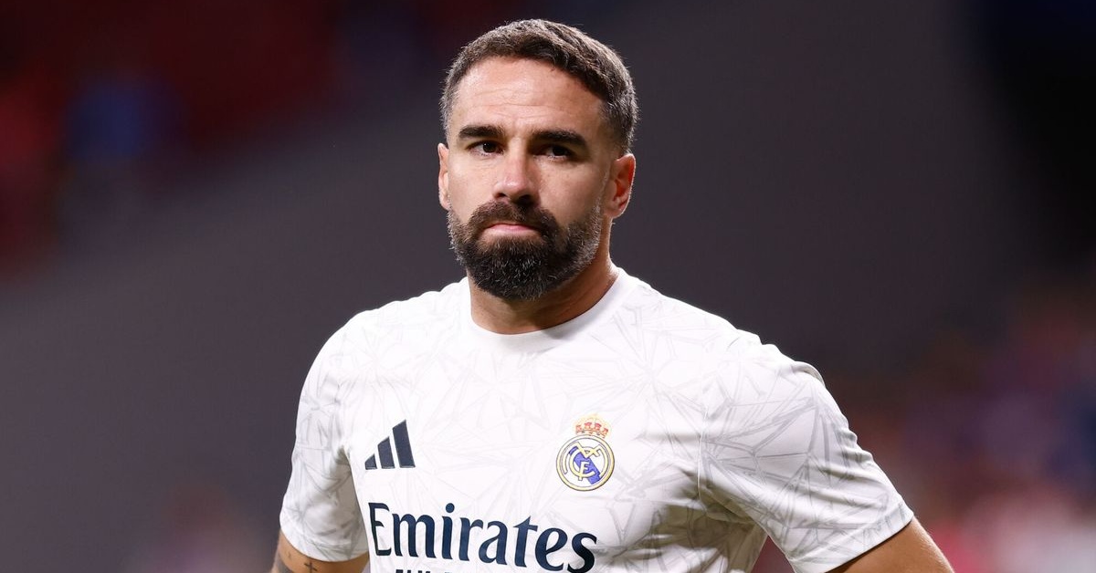 تطور غير متوقع في غرفة ملابس ريال مدريد: كارفاخال يُواسي زميله في الفريق بعد تراجع مستواه الحاد