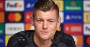 توني كروس يفتح النار على زميله السابق: سلوكه أضر بريال مدريد وأثار الفوضى في الفريق