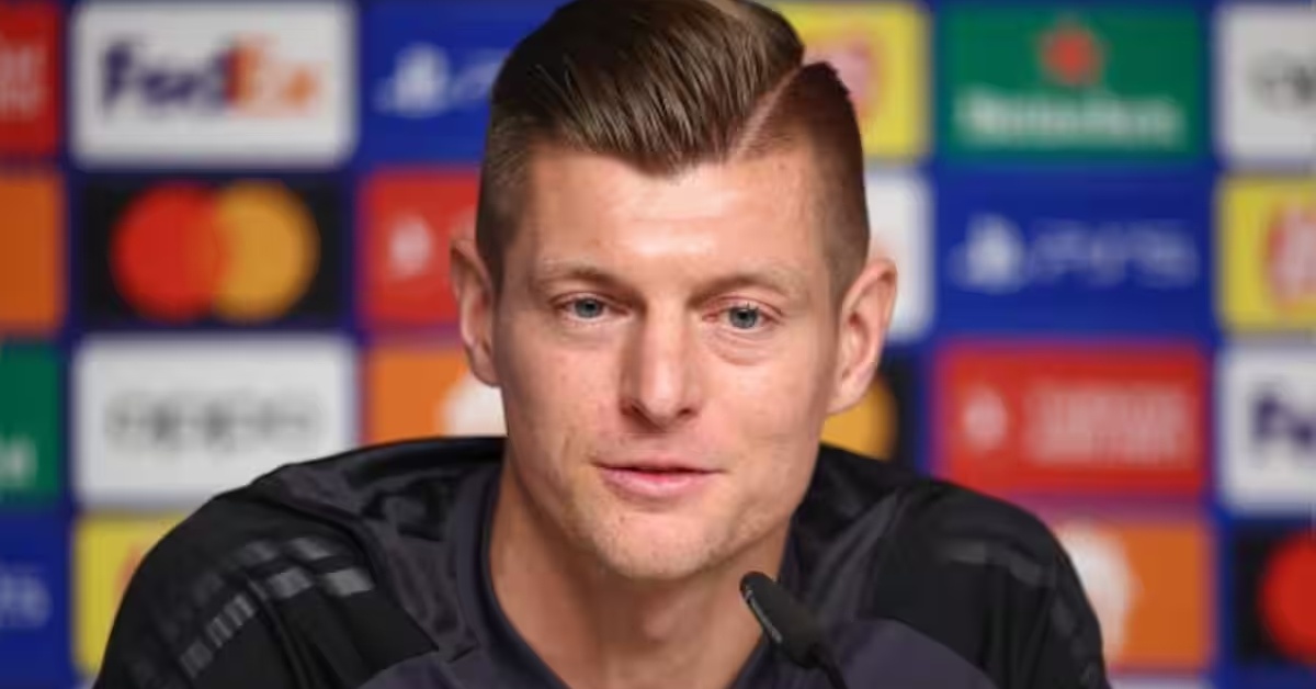 توني كروس يفتح النار على زميله السابق: سلوكه أضر بريال مدريد وأثار الفوضى في الفريق