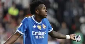 فينيسيوس جونيور يفاجئ الجميع ويشترط على فلورنتينو بيريز التعاقد مع مدرب تاريخي للبقاء في ريال مدريد!