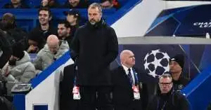 زلززال في برشلونة: فليك يتخذ قرارًا حاسمًا بعد كارثة لندن ويدفع لاعبين كبار إلى حافة الخروج!