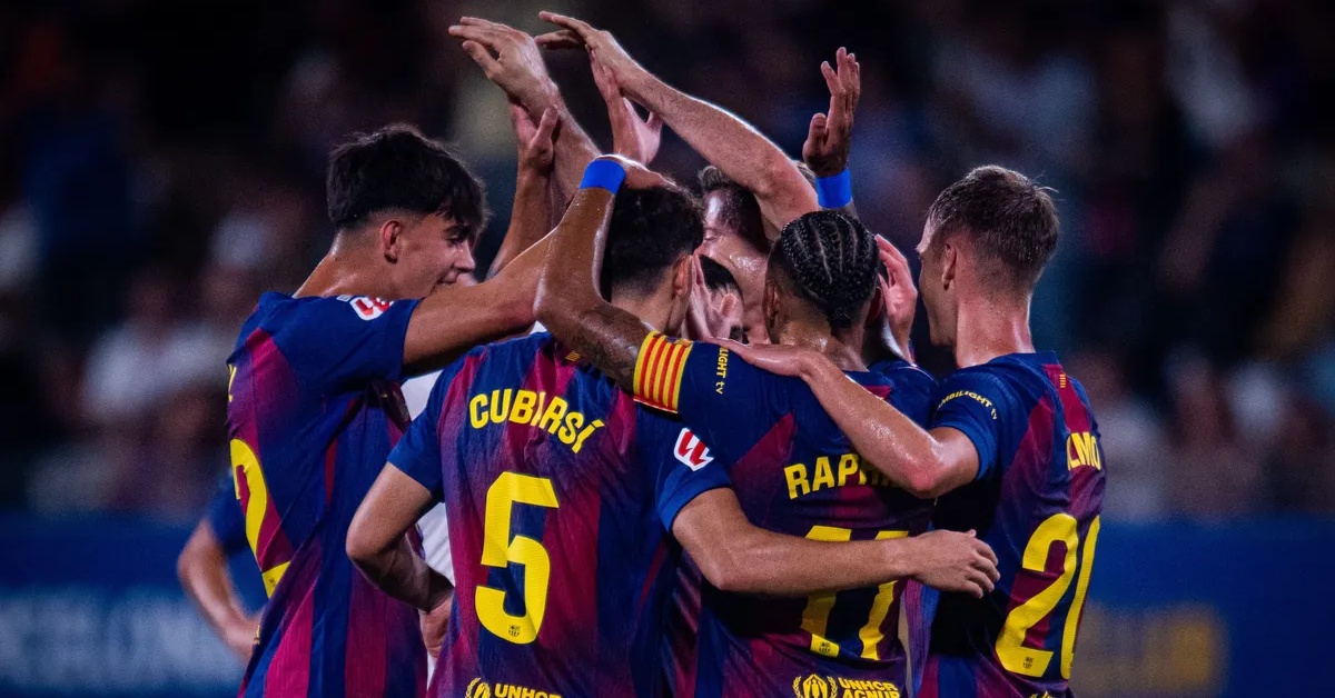 أيامه في برشلونة معدودة: قرار حاسم من فليك يهدد مستقبل نجم الفريق