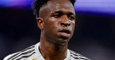 أزمة في ريال مدريد: لاعبو الفريق يطالبون بيريز باتخاذ قرار حاسم بشأن فينيسيوس!